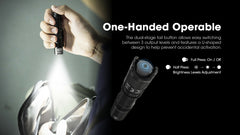 مصباح يدوي MT1A Pro من نايتكور، بقوة 800 لومن، للاستخدام اليومي، يعمل ببطارية AA واحدة. بطارية قابلة لإعادة الشحن بمنفذ USB-C، مع ملصق نايتكور.